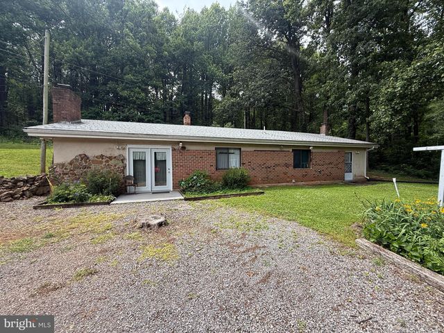 112 Highland Way, Chester Gap, VA 22623