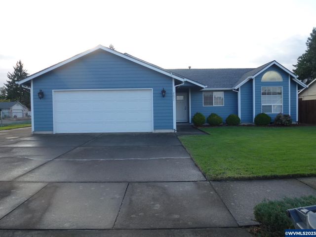 2071 Goldfinch Ave, Stayton, OR 97383