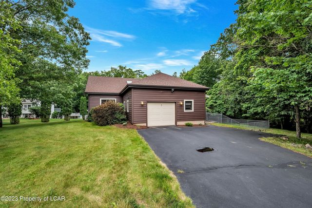 7 Stream View Ct, Mountain Top, PA 18707