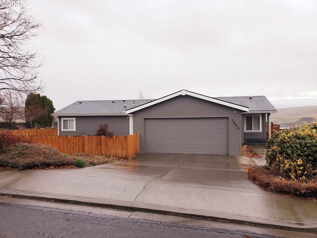 3006 SW River View Dr, Pendleton, OR 97801