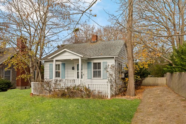 Address Not Disclosed, Southampton, NY 11968