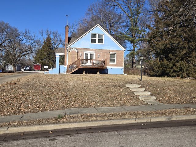 8610 W  60th St, Overland Park, KS 66202