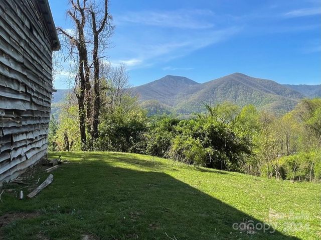 105 Home Place Rd, Maggie Valley, NC 28751