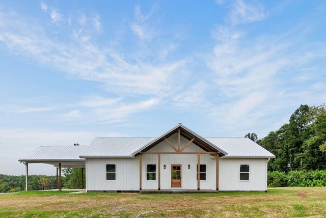 4081 New Hope Rd, Celina, TN 38551