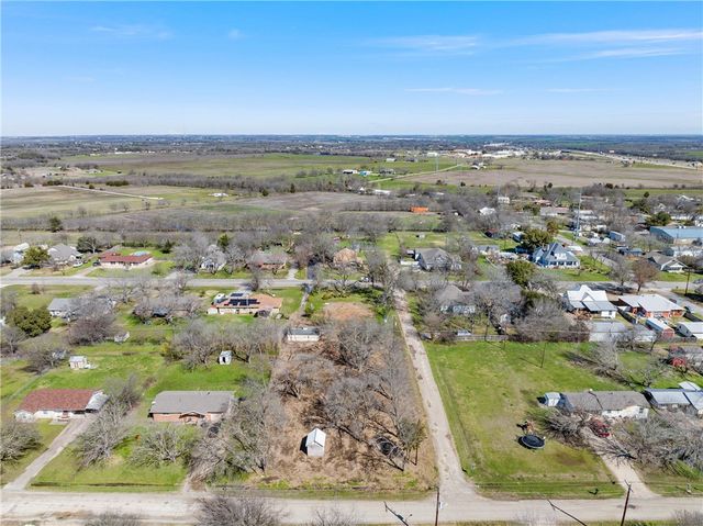 701 W  3rd St, Eddy, TX 76524