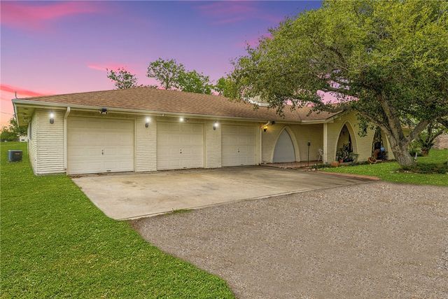 4176 County Road 3693, Portland, TX 78374