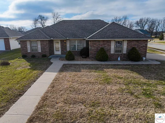 1700 E  Kt Cir, Clinton, MO 64735