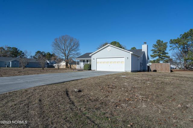 203 Redberry Drive, Richlands, NC 28574