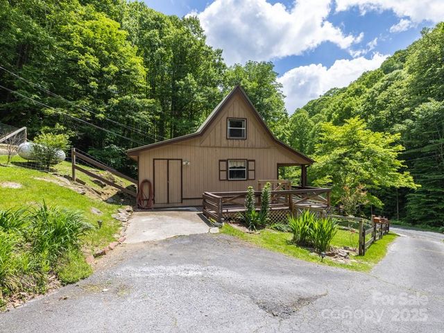 1010 & 1014 Melton Branch Rd, Bakersville, NC 28705