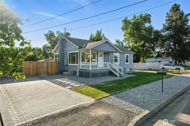222 SW Davis Avenue, College Place, WA 99324