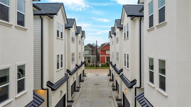 1239 W  23rd St #A, Houston, TX 77008