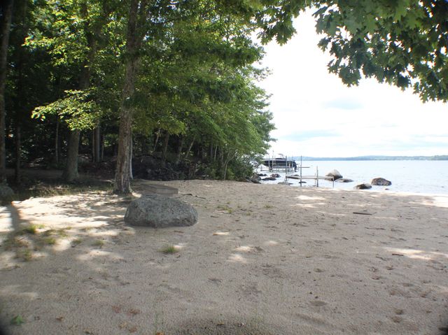 17 Emerald Point Drive, Raymond, ME 04071