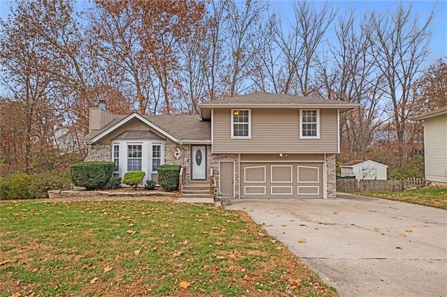 6808 Orchard St, Pleasant Valley, MO 64068