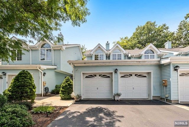 10 Foxwood Sq S, Old Tappan, NJ 07675