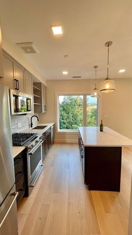 287 Maverick St #306, Boston, MA 02128
