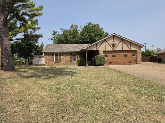 2024 Pebblecreek Dr, Cleburne, TX 76033