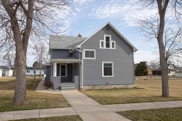 105 2nd Ave NW, Garrison, ND 58540