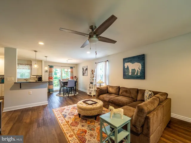 18 Dorchester Dr, Southampton, NJ 08088
