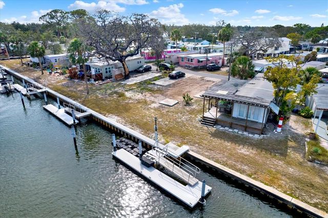 800 Chesapeake Dr #13, Tarpon Springs, FL 34689