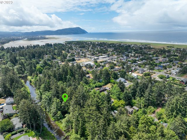 2nd St #3702, Seaside, OR 97138