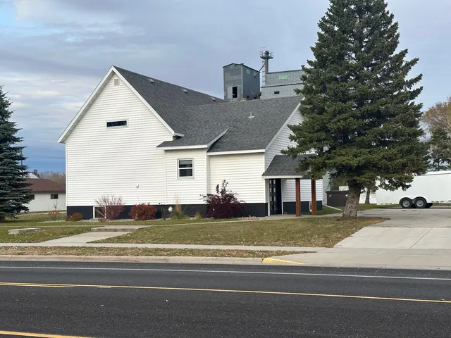 504 Main St S, Karlstad, MN 56732