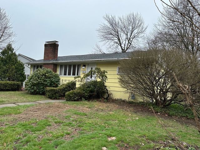 11 Winifred Ave, Worcester, MA 01602