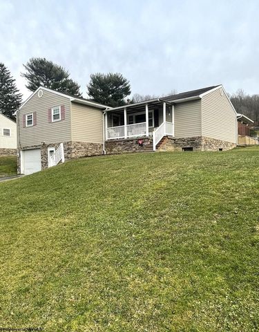 1808 Woodleaf Dr, Pleasant Valley, WV 26554