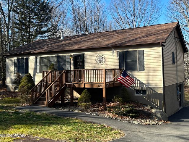 123 Horseshoe Ln, Lords Valley, PA 18428