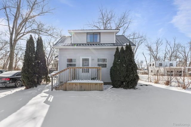 2751 Cloverdale Ave, Adrian, MI 49221