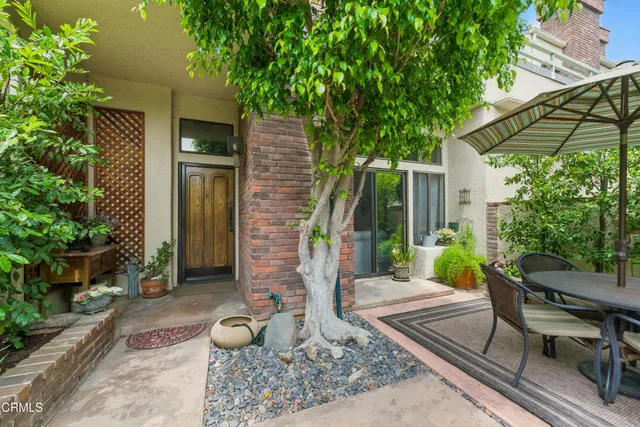 18751 Hatteras St #13, Tarzana, CA 91356
