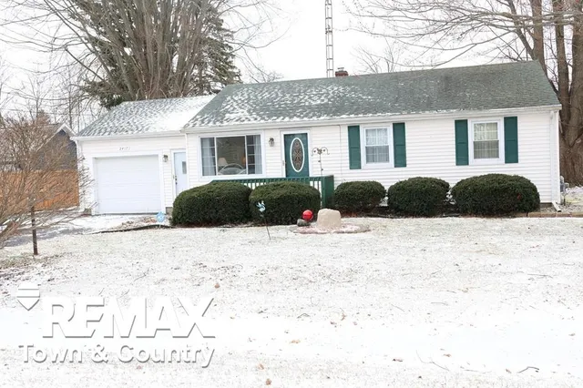 2417 Vaughn Dr, Clio, MI 48420