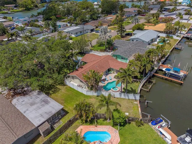 2017 Cove Dr, Largo, FL 33774