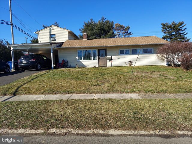 5 Valley Rd, Levittown, PA 19057