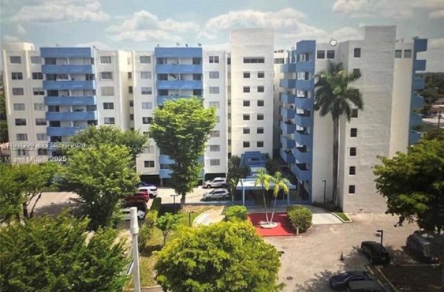 5050 NW 7th St #511, Miami, FL 33126