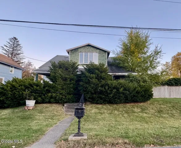 28 Fullerton Avenue, Schenectady, NY 12304