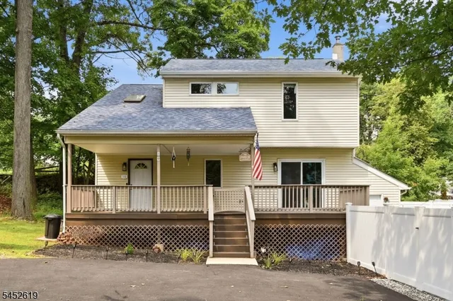 19 Northwestern Way, Hopatcong, NJ 07843