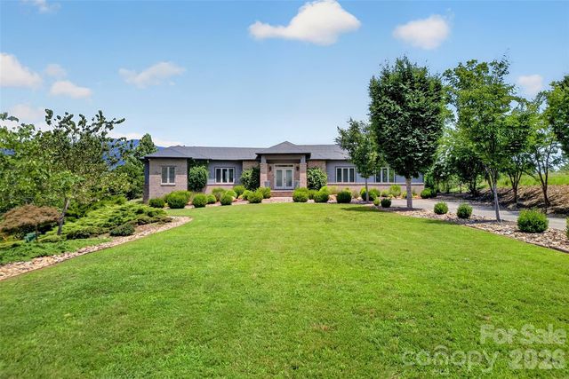 362 Captains Dr, Nebo, NC 28761