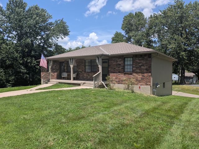2 SE 9th St #B, Lees Summit, MO 64063