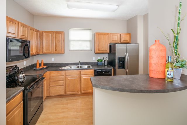 6925 S  115th Street Plz #10305, La Vista, NE 68128