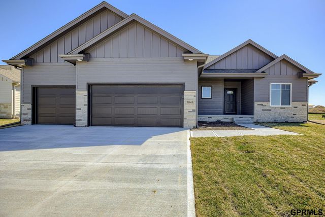 21145 Jessie Ave, Elkhorn, NE 68022