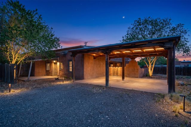 3086 Agua Fria St, Santa Fe, NM 87507