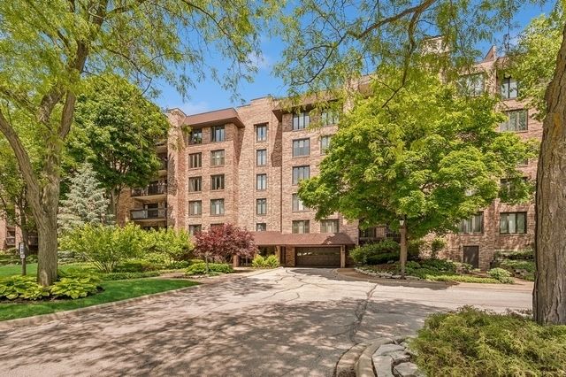 3810 Mission Hills Rd #306, Northbrook, IL 60062