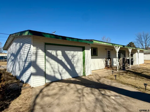 204 N  Poplar Ave, Davenport, NE 68335