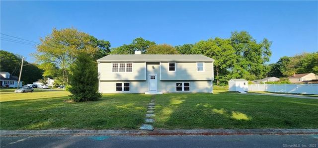 8 Leary Dr, Waterford, CT 06385
