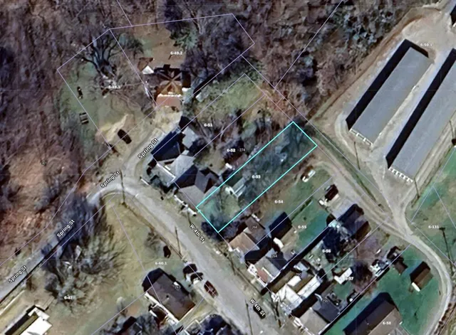 W  4th St, Weston, WV 26452
