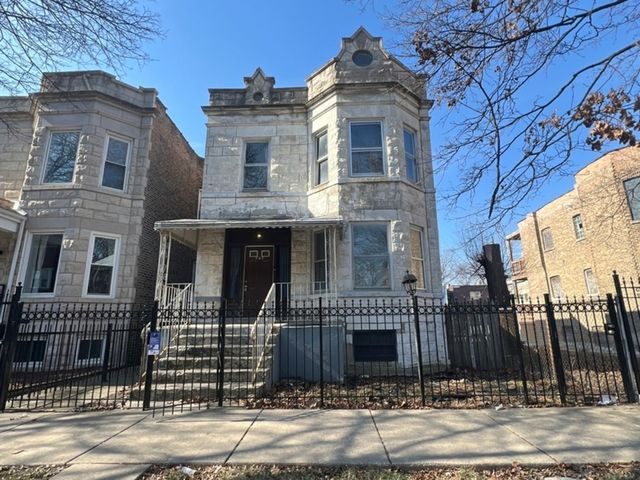 628 N  Drake Ave, Chicago, IL 60624
