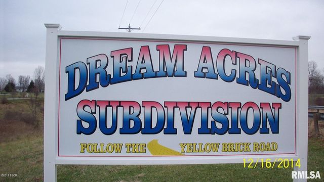 1 Yellow Brick Rd, Duquoin, IL 62832