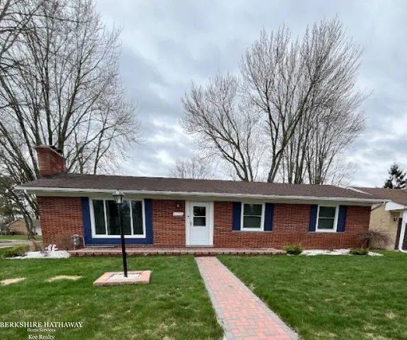 25284 Saint Christopher St, Harrison Township, MI 48045