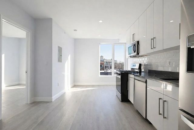 142 Huron St #5A, Brooklyn, NY 11222