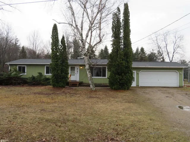 6781 Rhodes Rd, Houghton Lake, MI 48629